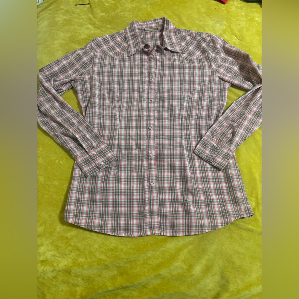 Wrangler women’s Casual Plaid Shirt - Pink and Green! Size medium!